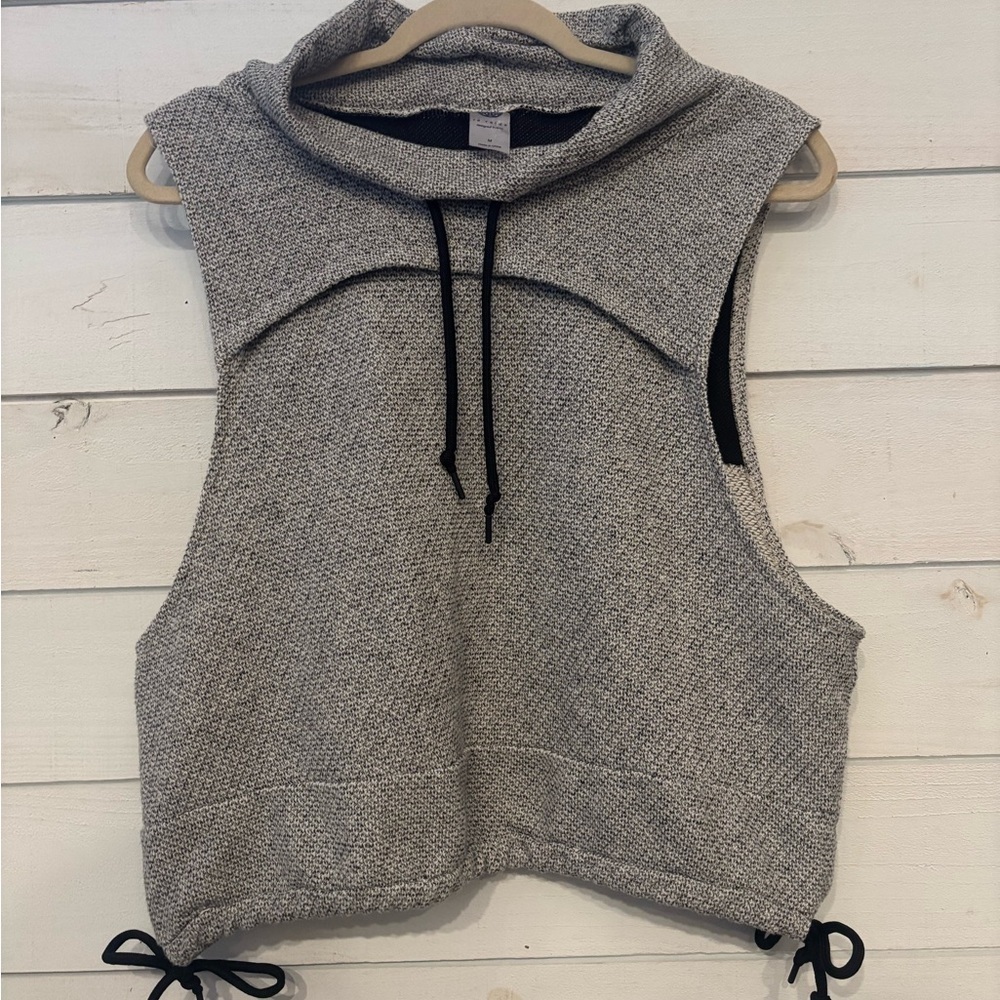 Te Verde cowl neck knit athletic vest Size Medium. Great condition! - Picture 5 of 16
